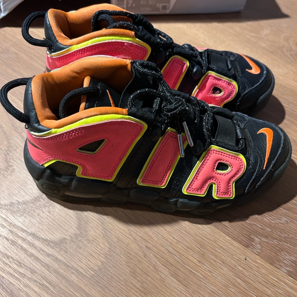 Nike Women’s Air More Uptempo Sneakers - size 7 - Picture 2 of 6